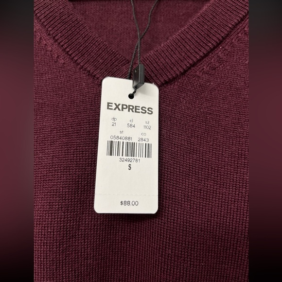 Express Men’s v-neck long sleeve - Picture 2 of 2